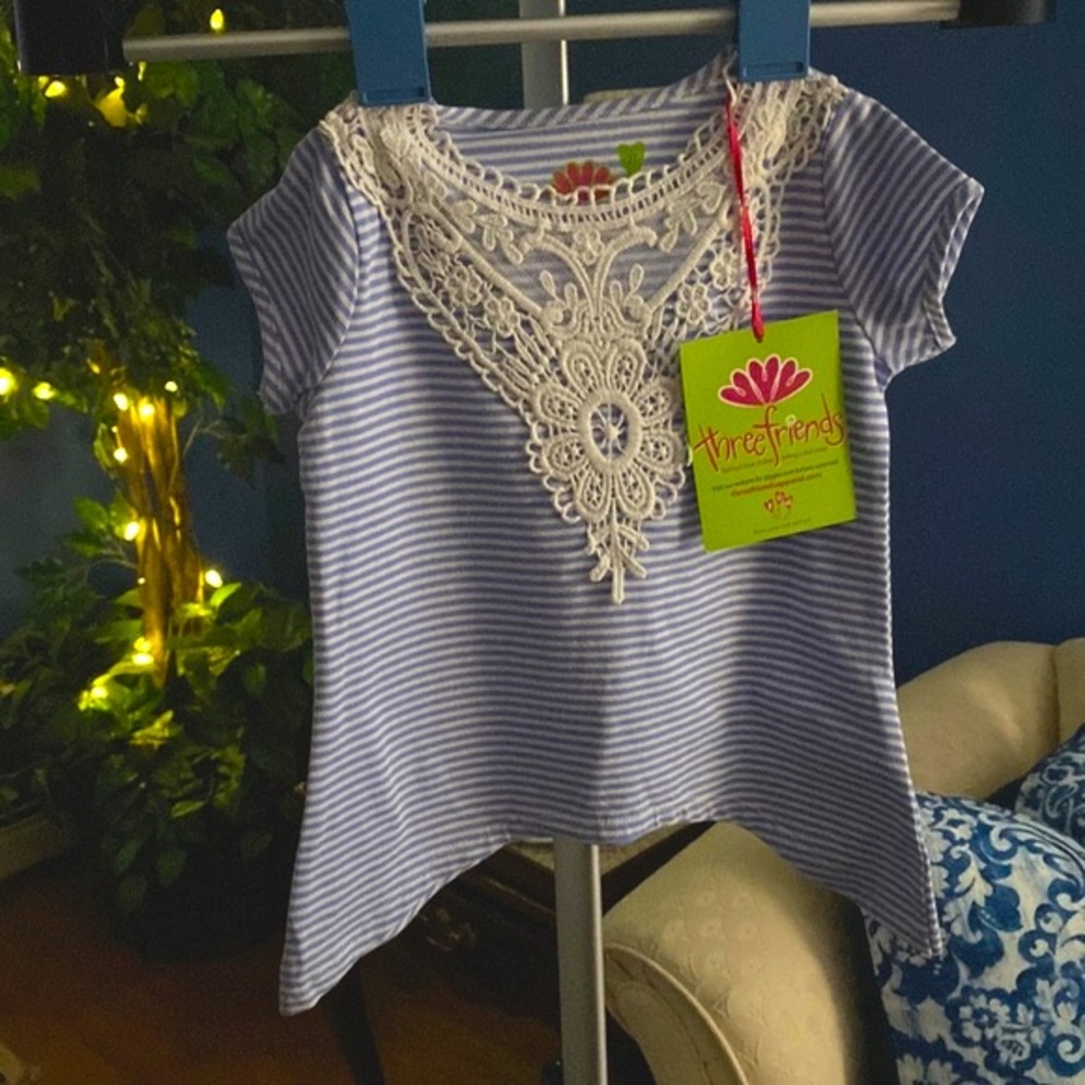 ❤️🤍💙 Blue and white striped shirt with lace appliqué